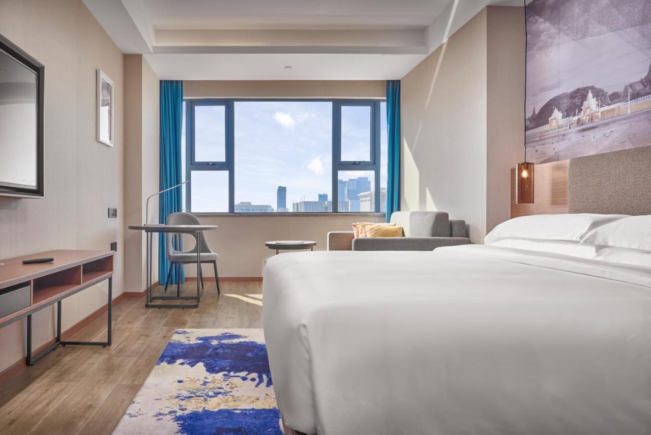 Aurea Central Hotel Пном Пен Екстериор снимка