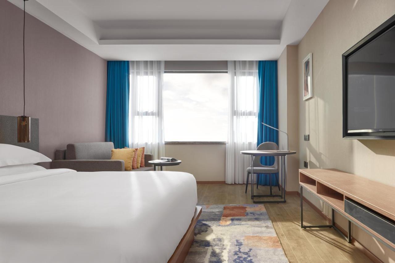Aurea Central Hotel Пном Пен Екстериор снимка